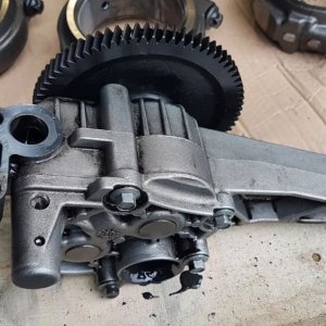 POMPA OLEJU SCANIA 1746266 1527681 SILNIK DC 13