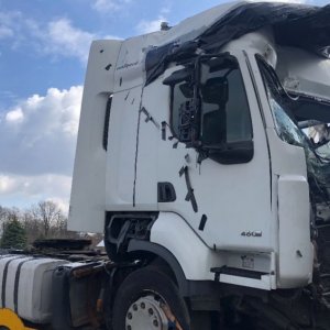Szyba Renault Premium DXI 460 - dostępne również pozostałe części